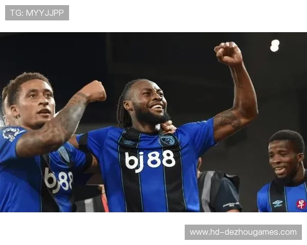 塞梅尼奥训练场加练射门，伯恩茅斯球迷高歌挽留核心